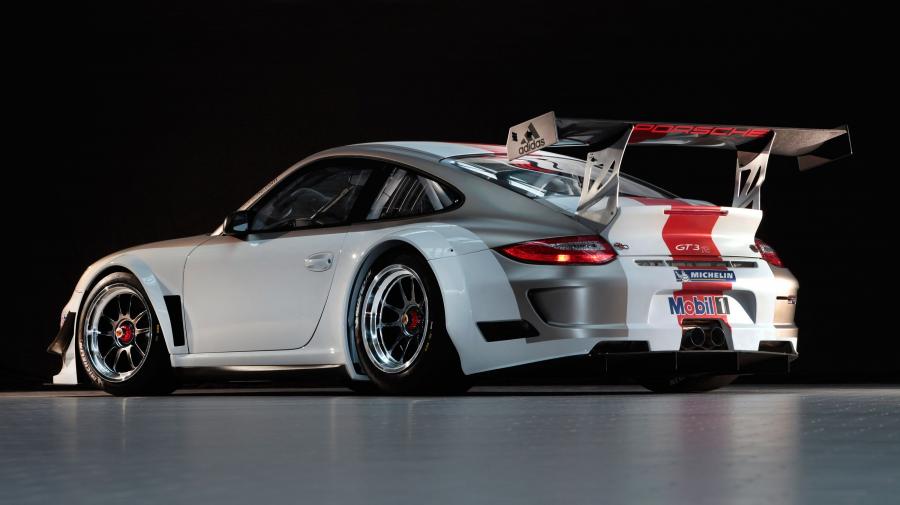  Porsche 911 GT3 R 2010 года  (фото 7 из 8)